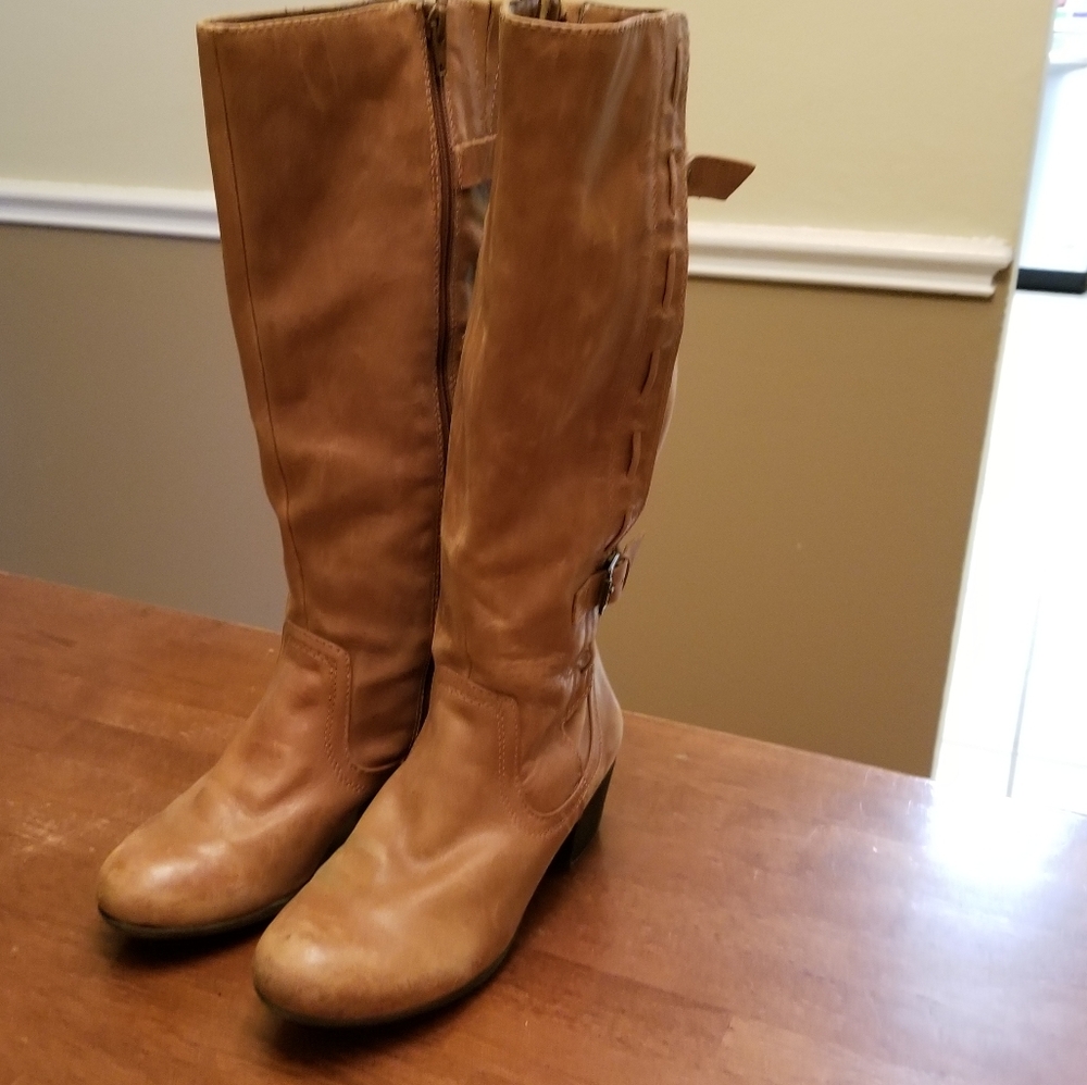 Women's boots size 8.5